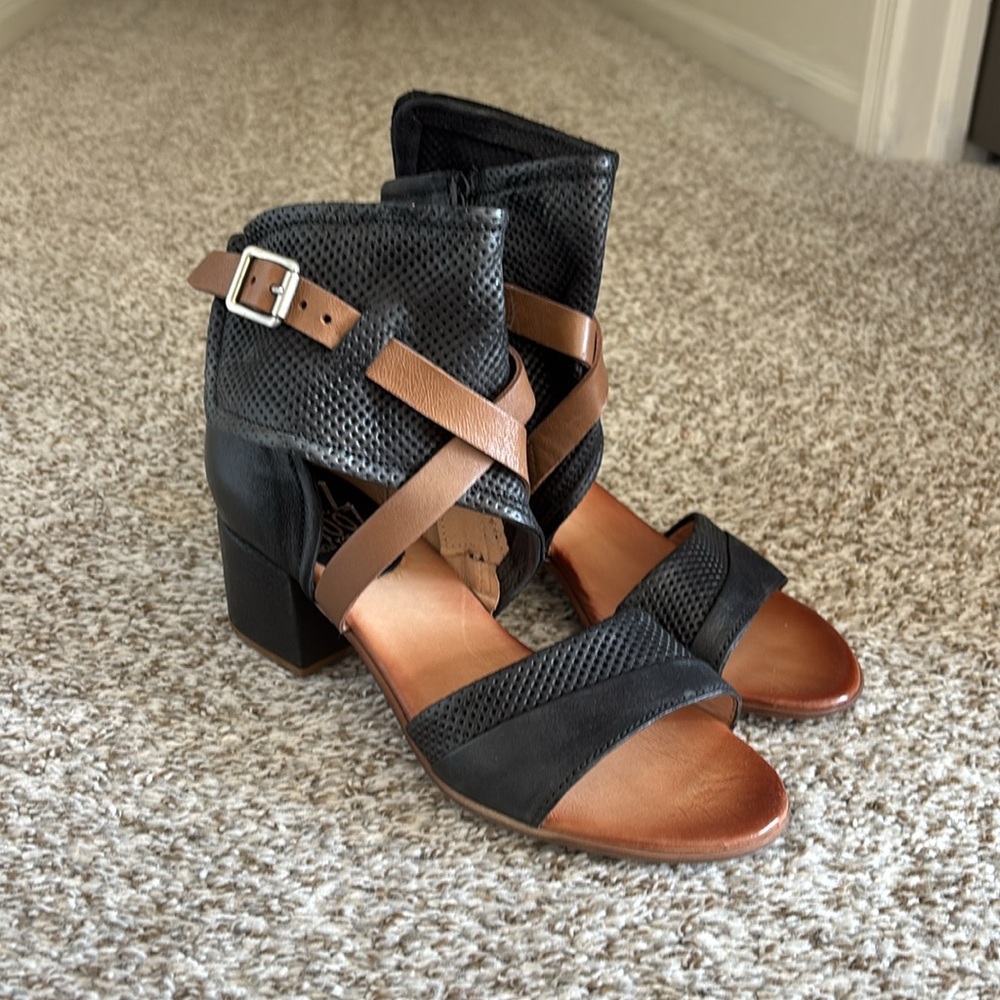 Miz Mooz Bradley black tan leather shoes 39 WIDE